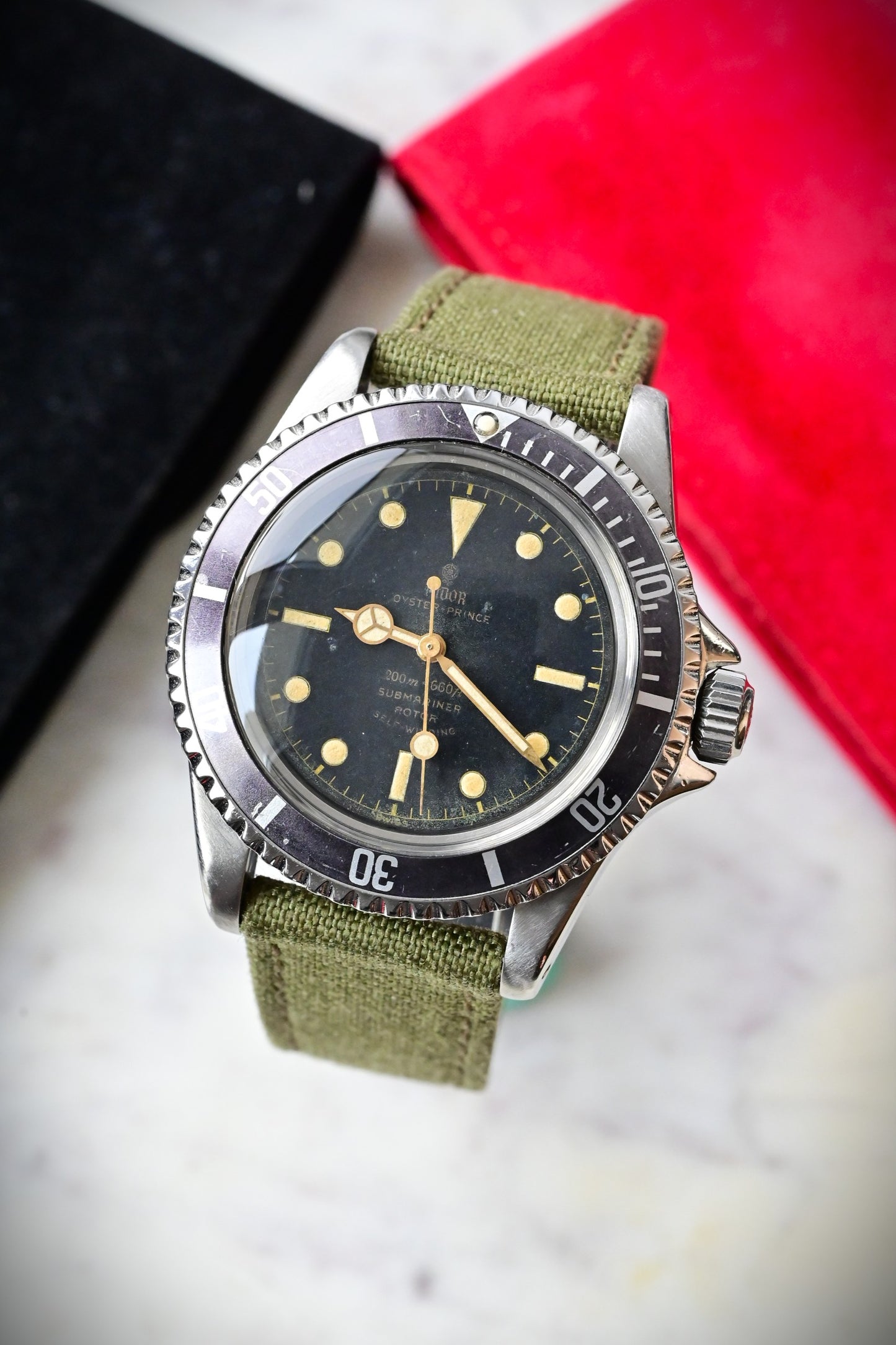 TUDOR Submariner gilt chapter ring "PCG" Ref. 7928