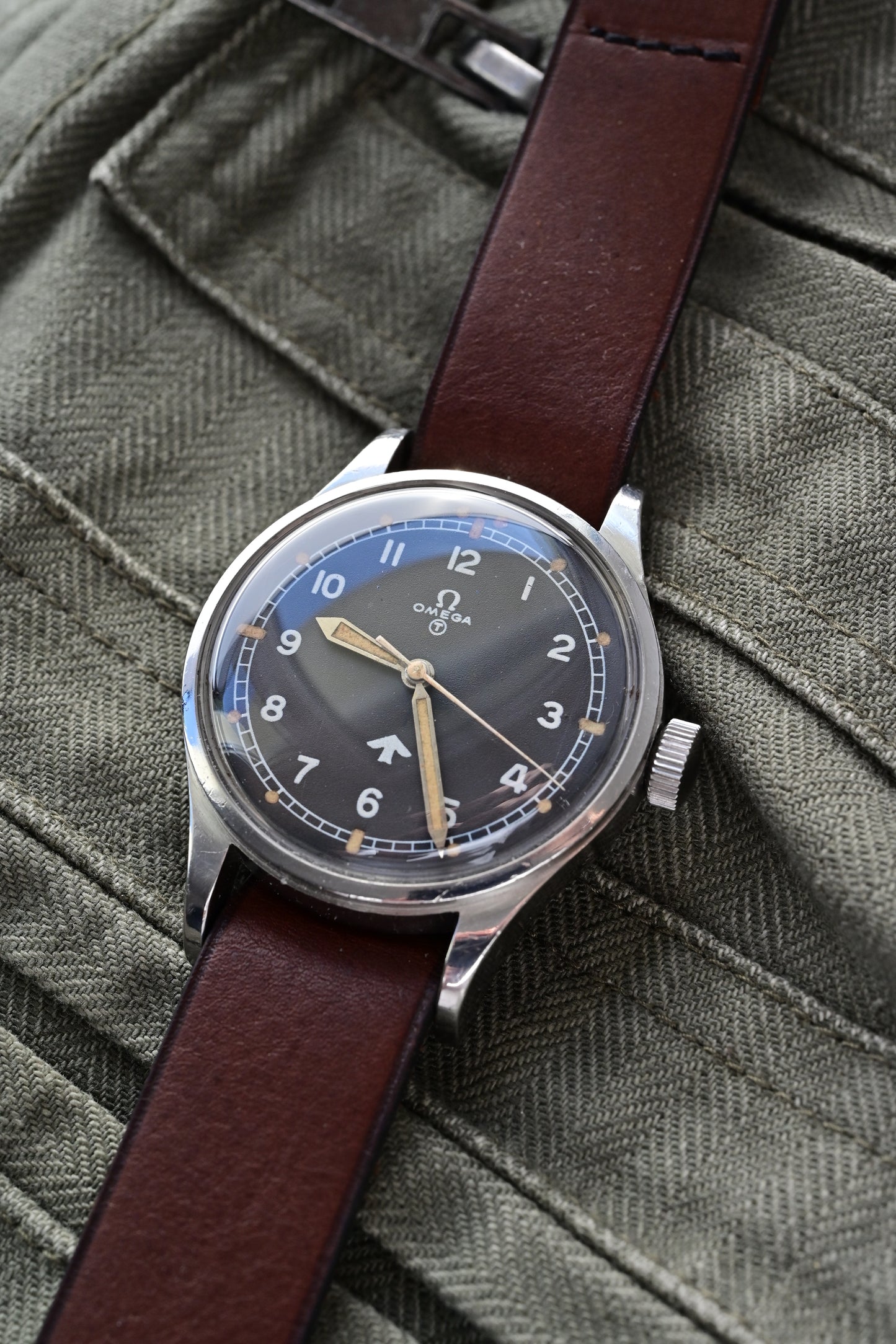 OMEGA military Royal Air Force "Fat Arrow" Ref. CK 2777