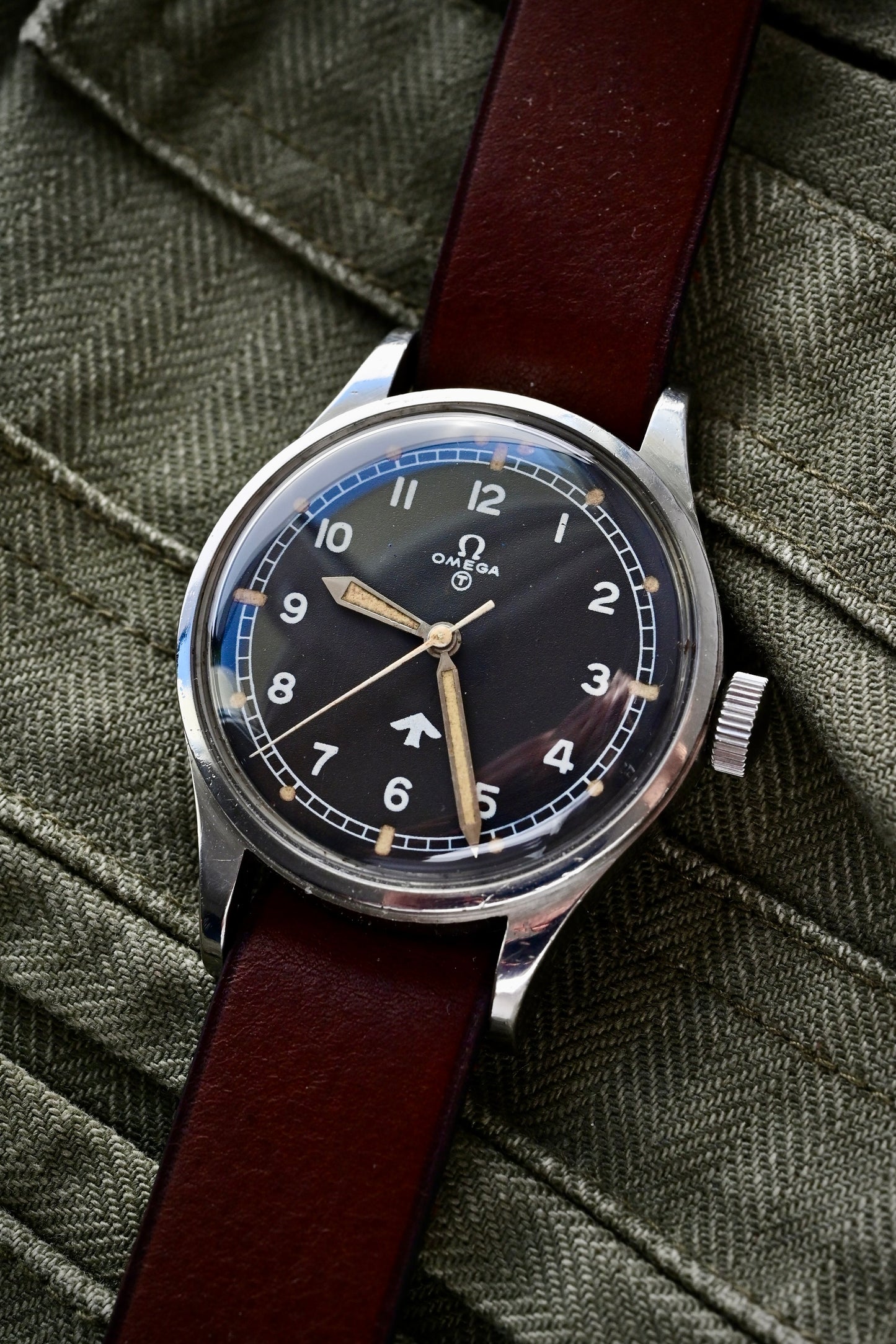 OMEGA military Royal Air Force "Fat Arrow" Ref. CK 2777