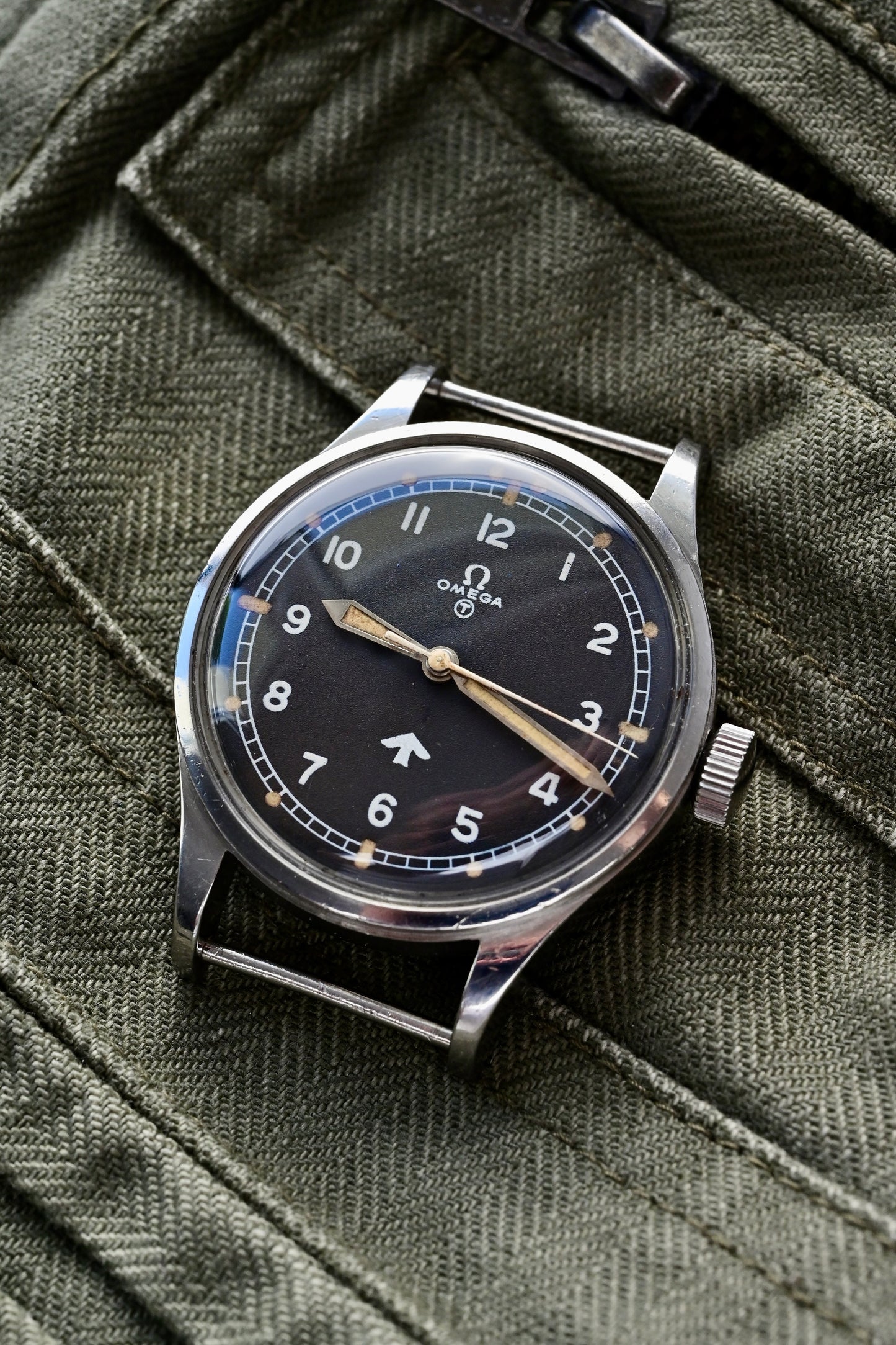 OMEGA military Royal Air Force "Fat Arrow" Ref. CK 2777